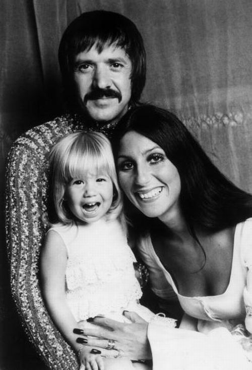 Cher’s daughter ‘Chaz’ Bono and her changing with years (17 pics)