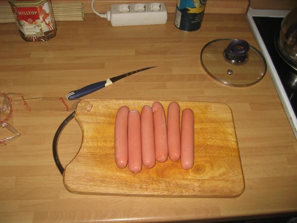 How to eat sausages and spaghettis with fun! (12 pics)