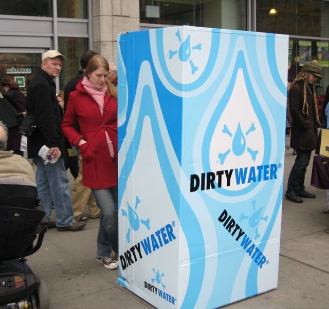 Vending machine with dirty water. Anyone ? (19 pics+1 video)