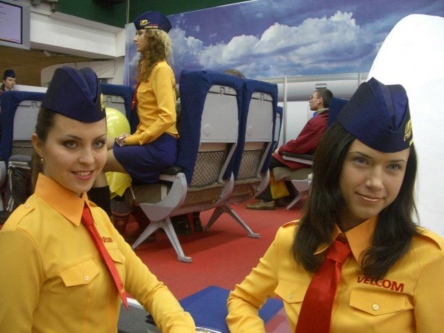 Стюардесса можно после 9 класса. Форма украинских стюардесс. Стюардесса с длинными волосами. Учебные заведения для стюардесс. Девичник в стиле стюардессы.