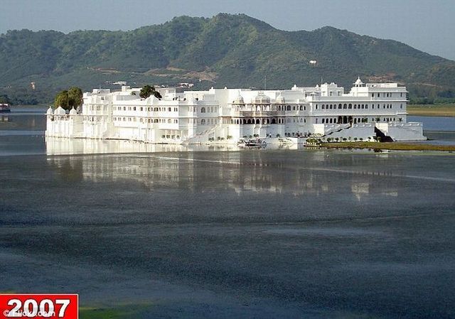 India’s Lake Palace has become a ‘Mud Palace’! (15 pics)