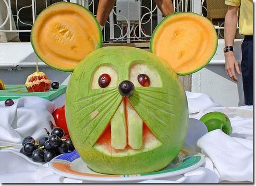 Sculptured fruits and vegetables. Good work! (17 pics)