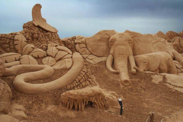 Amazing sand sculptures (22 pics)