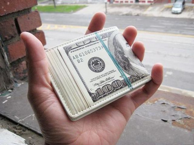 Money or wallet? (7 pics)