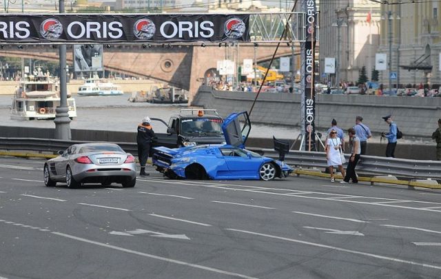 Another crashed Super car – but this time, it was a Bugatti! (14 pics)