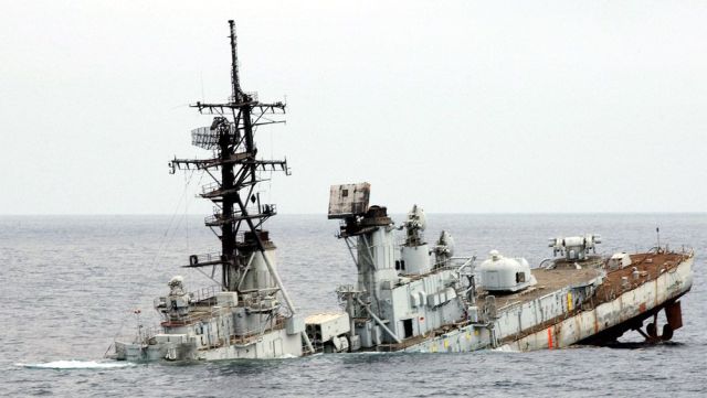 Compilation of sinking, sunken and wrecked warships (39 pics)