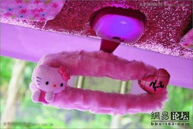 Hello Kitty-mobile (10 pics)
