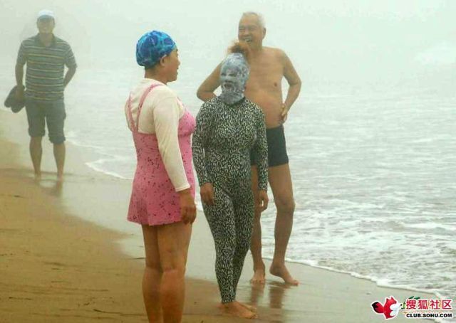 The beach "suit" - the newest fashion ;) (6 pics)