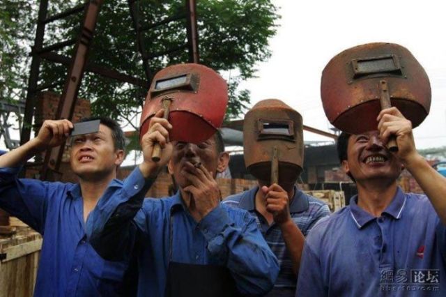 To each their own way to watch at eclipses (10 pics)
