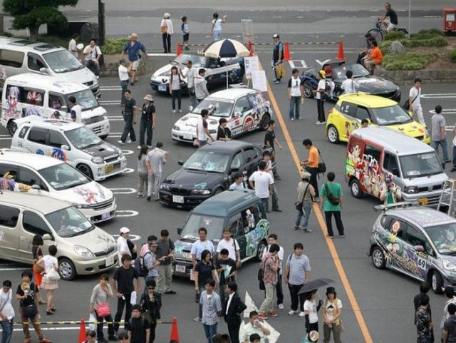 Itasha cars – definitively from Japan! (51 pics)