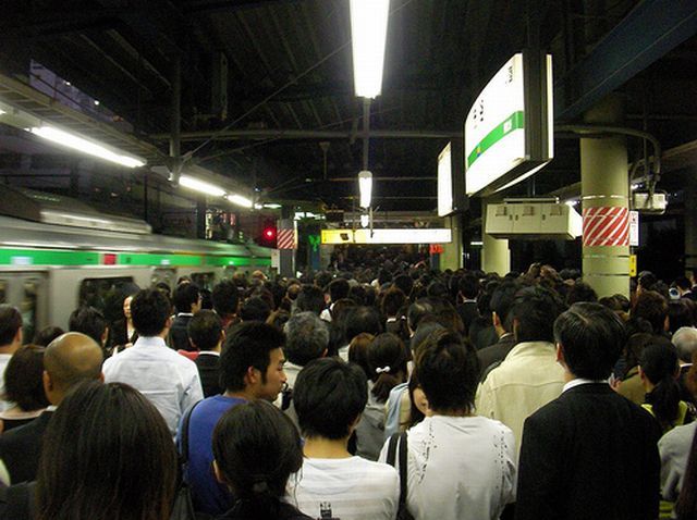 The rush hour in Japan (14 pics + 2 videos)