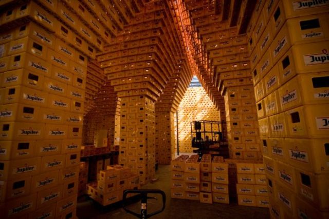 Impressive empty beer boxes construction (20 pics)