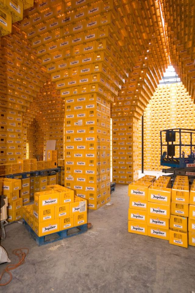 Impressive empty beer boxes construction (20 pics)