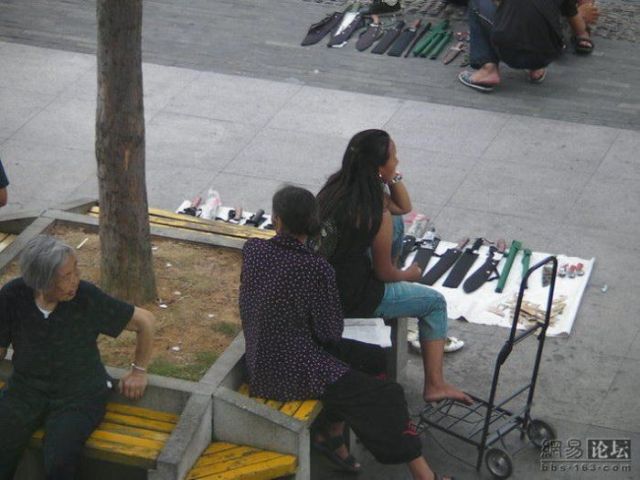 Seems you can easily buy guns on China’s streets (11 pics)