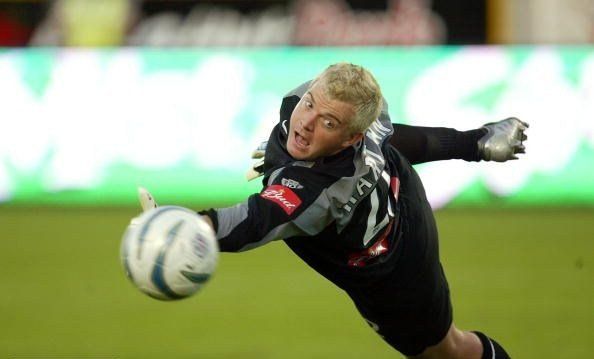 Cool pics of goalkeepers in movement (27 pics)