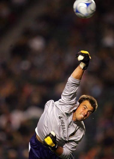 Cool pics of goalkeepers in movement (27 pics) - Izismile.com