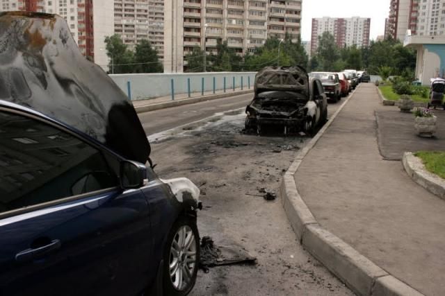Massive car burning in Moscow (12 pics)