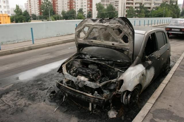 Massive car burning in Moscow (12 pics)