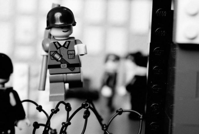 Recreation of world’s most famous pictures in Lego (54 pics)