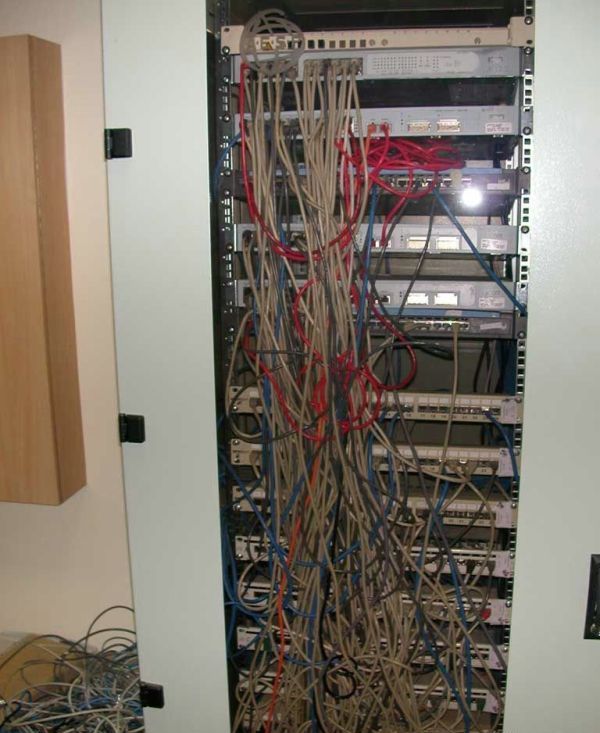 Compilation of funny pics for the Sysadmin Day (126 pics)