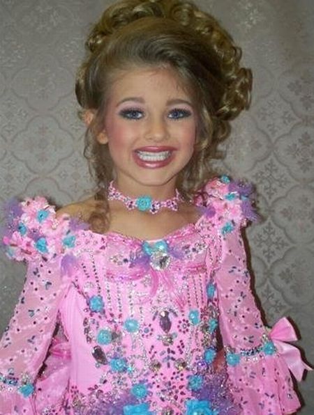 Child beauty pageant (13 pics + 1 video)