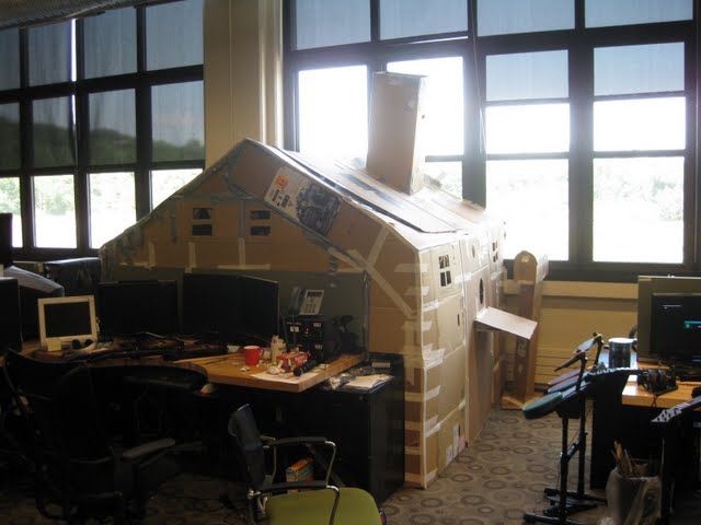 Little office hut (16 pics)
