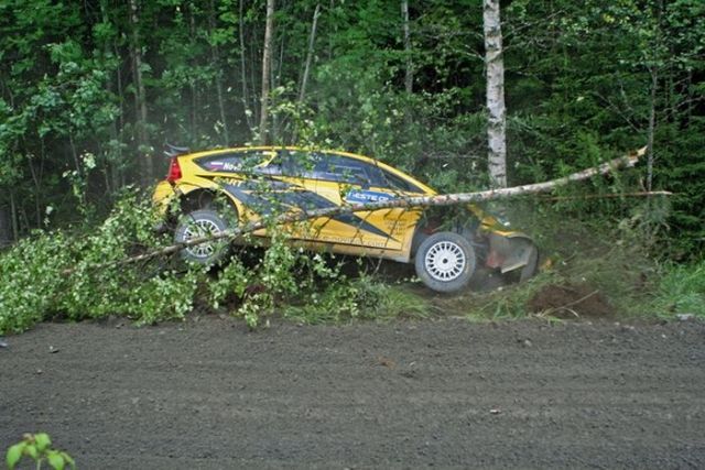 Spectacular jump at the Neste Oil Rally Finland (15 pics)