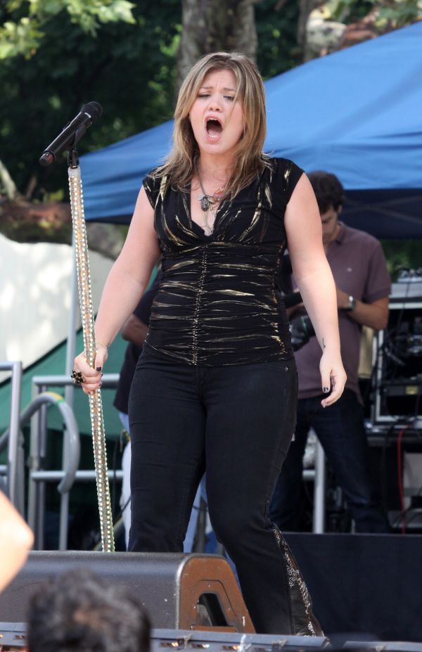 Kelly Clarkson got fat (11 pics) - Izismile.com
