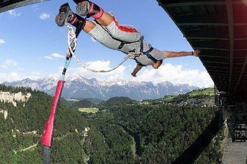 The highest places for bungee jumping (10 pics)