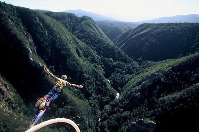 The highest places for bungee jumping (10 pics)
