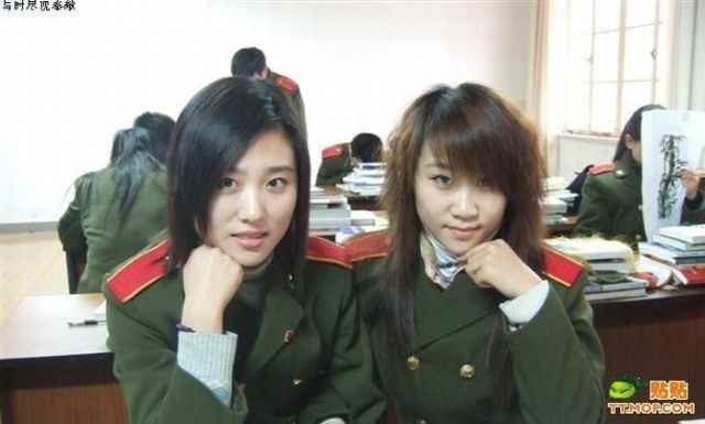 Chinese military girls in uniform and civil clothes (11 pics)