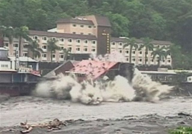 The hotel didn’t withstand the typhoon Morakot (7 pics)