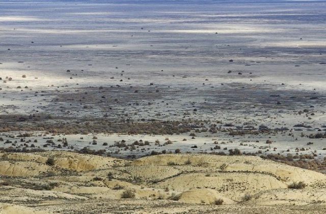Dying Aral Sea (18 pics)