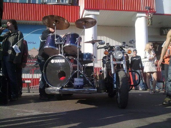 Bike + drums = Bike drums !!? (9 pics)