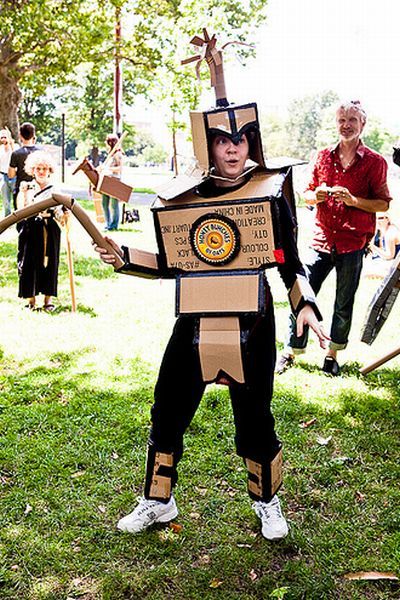 Cardboard Tube Fighting League (67 pics)