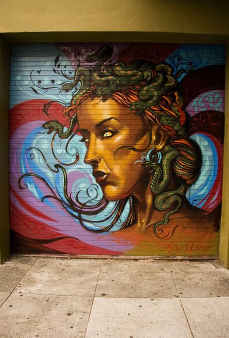 16 cool graffitis on garage doors (16 pics)