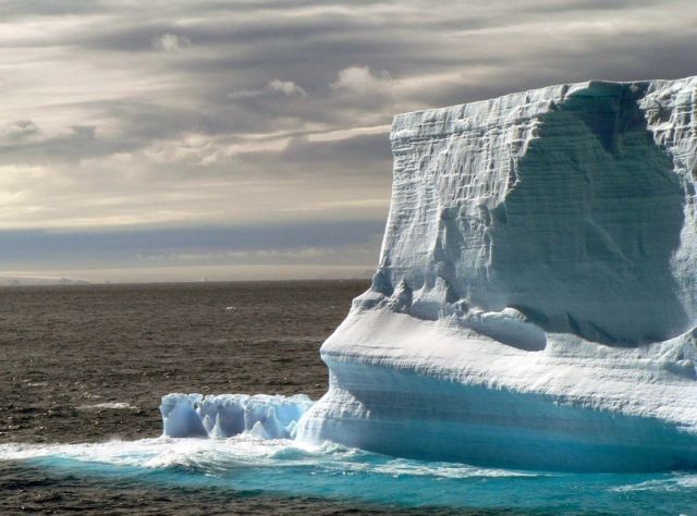 Icebergs (50 pics)