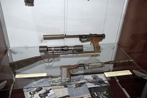 Collection of weapons at a police museum in Prague (10 pics)