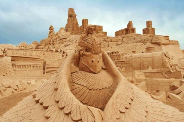 Beautiful sand sculptures (61 pics)