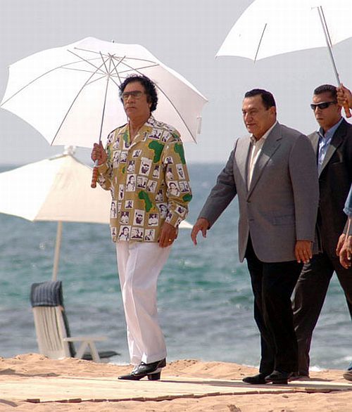 Colonel Gaddafi has his own style (30 pics)