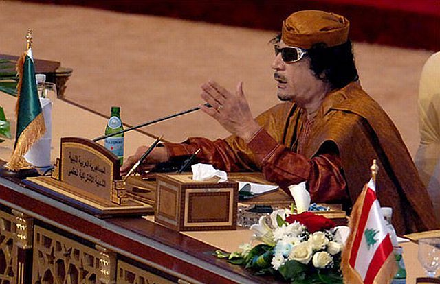 Colonel Gaddafi has his own style (30 pics)