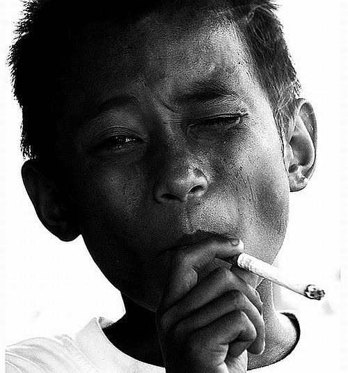 Children and cigarettes (45 pics)