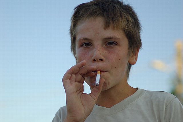 Rüyada Çocuğunun Sigara İçtiğini Görmek Kızmak