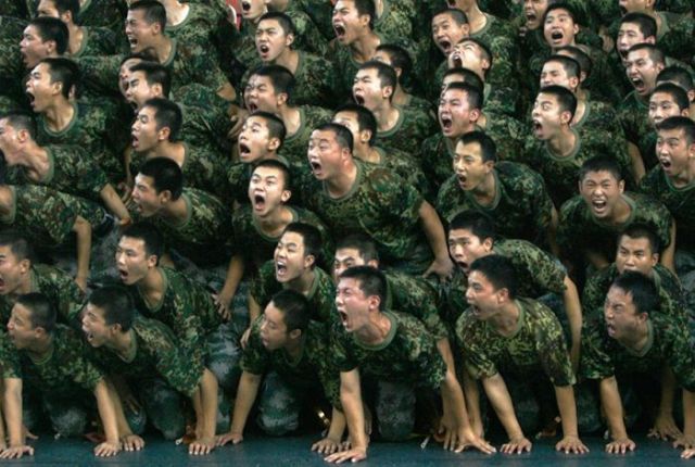 Funny Chinese soldiers (12 pics)