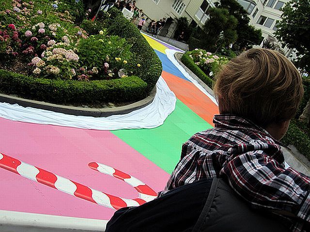 Giant Candyland on Lombard Street in San Francisco (26 pics)