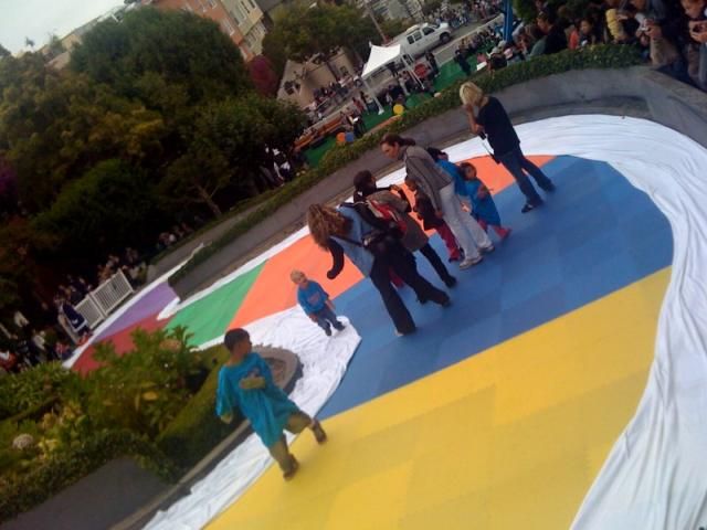 Giant Candyland on Lombard Street in San Francisco (26 pics)