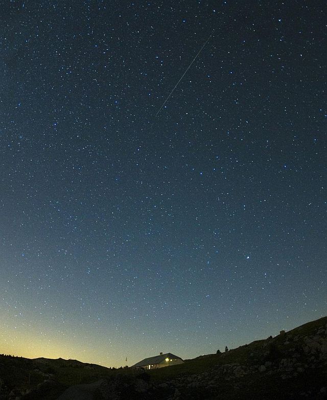 Meteor shower (12 pics)
