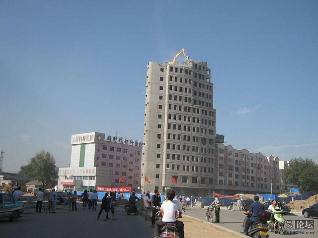 How buildings are demolished in China (9 pics)