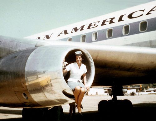 Flight attendants from the past (50 pics)