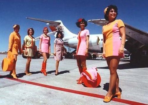 Flight attendants from the past (50 pics)